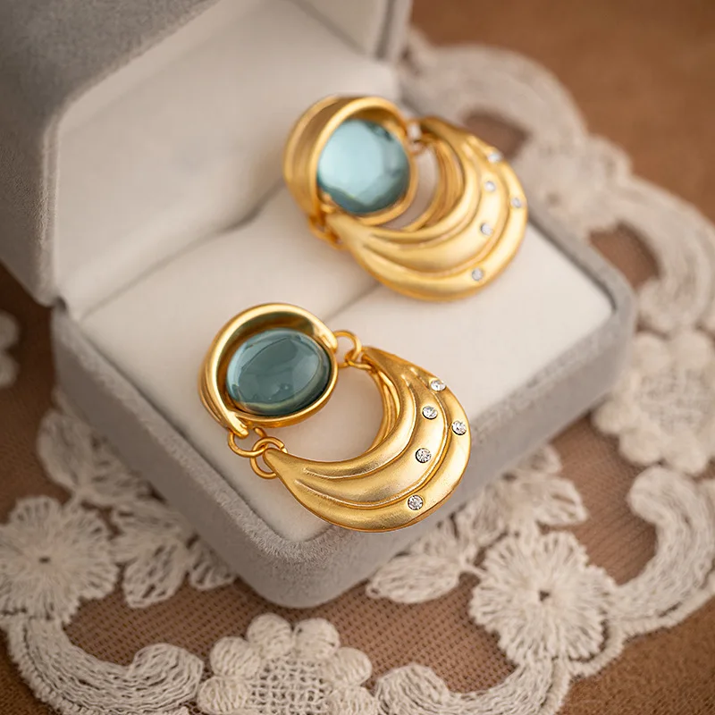 

2023 Summer European and American Medieval Women's Earrings French Fashion Female