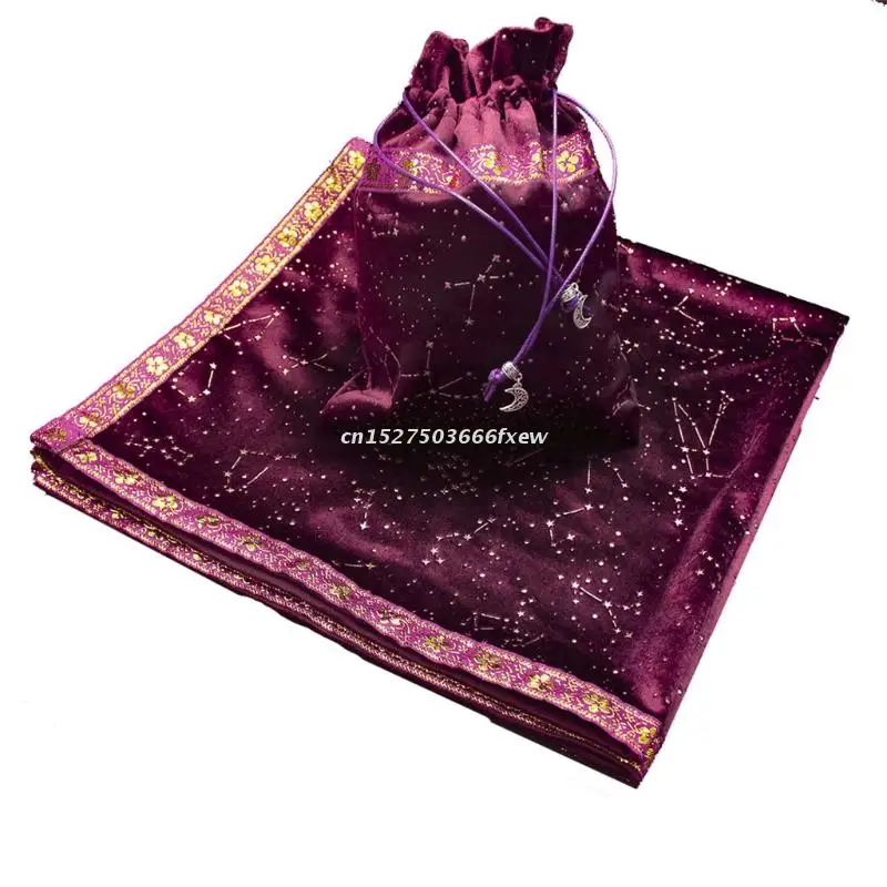 

Квадратная подставка для карт с изображением подвески и созвездий