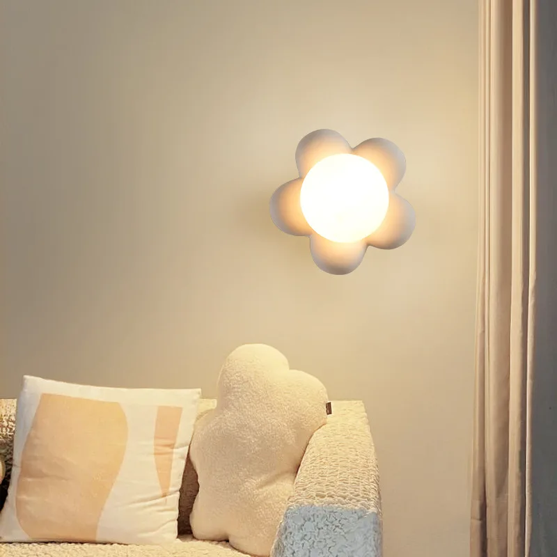 

Pink White Flower Wall Sconce Bedroom Creative Children's Room Decoration Lamps Simple Modern Nordic Bedside Small LED Lighting