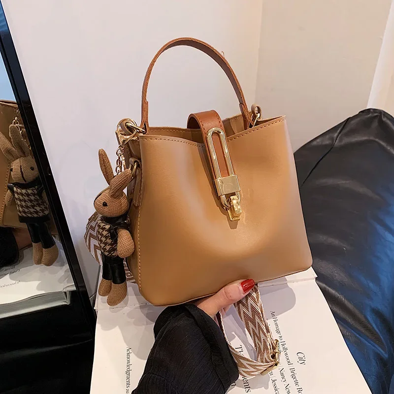 

Модный широкий плечевой ремень, подвеска в виде кролика, портативная квадратная сумка, Повседневная и модная дорожная сумка-ведро