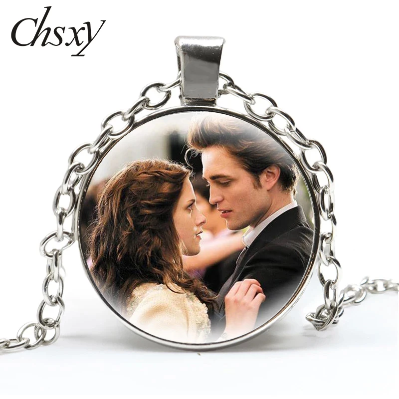 

Twilight Necklace Bella Edward Jacob Renesmee Movie Character Portraits Round Glass Cabochon Pendants Couple Jewelry Souvenir