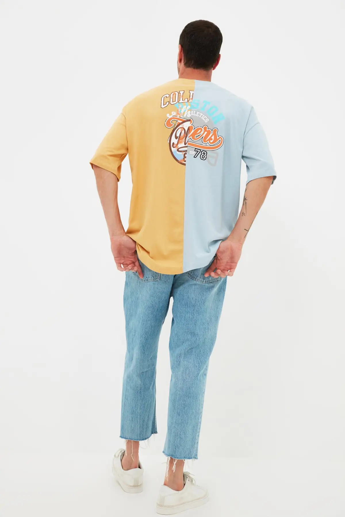 

Trendyol Men Oversize Bike Collar Short Sleeve Printed T-Shirt TMNSS21TS3554