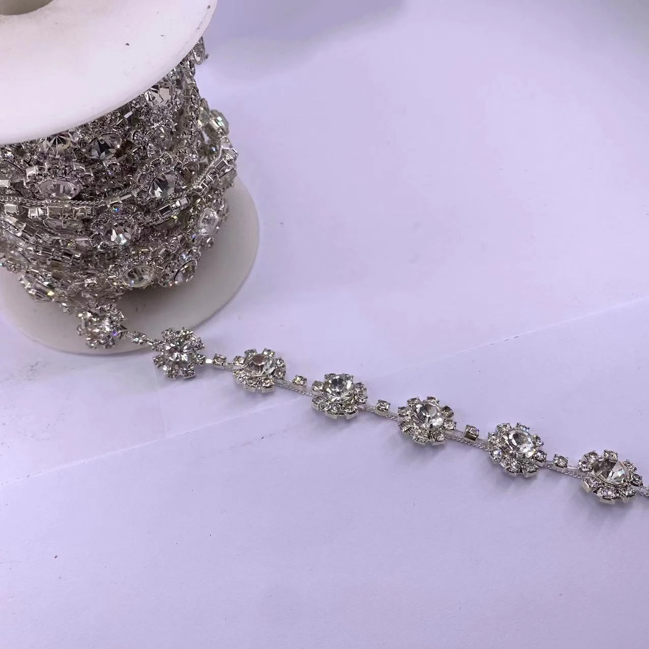 

New Hot Sale 1 Yard Round Dense Crystal Flashing Rhinestone Decorative Metal Chain Ribbon For Clothing, Bags, Shoes Accessories