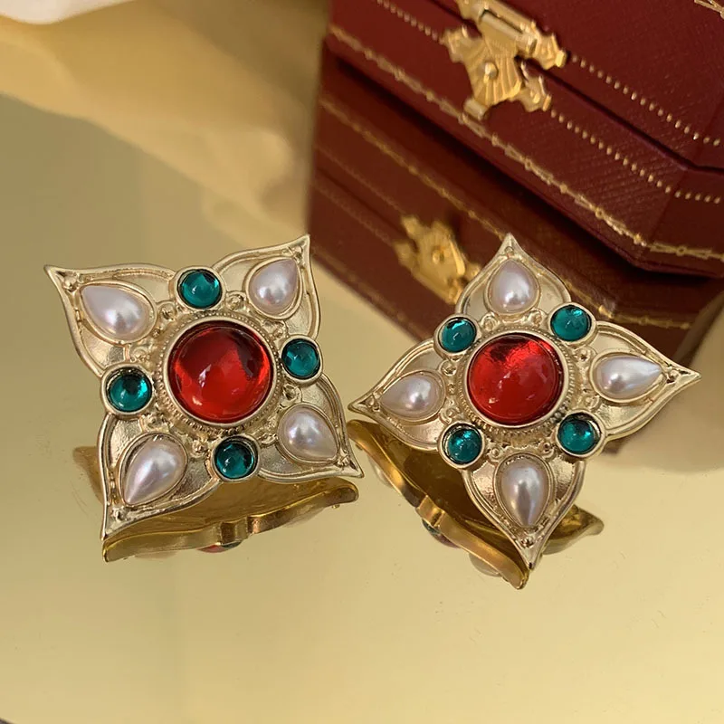 

Европейские и американские изумрудные серьги в средневековом стиле, матовые серьги с небольшим золотым жемчугом в стиле ретро, в стиле баро...