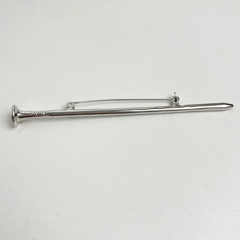 Металлические броши для женщин в ассортименте