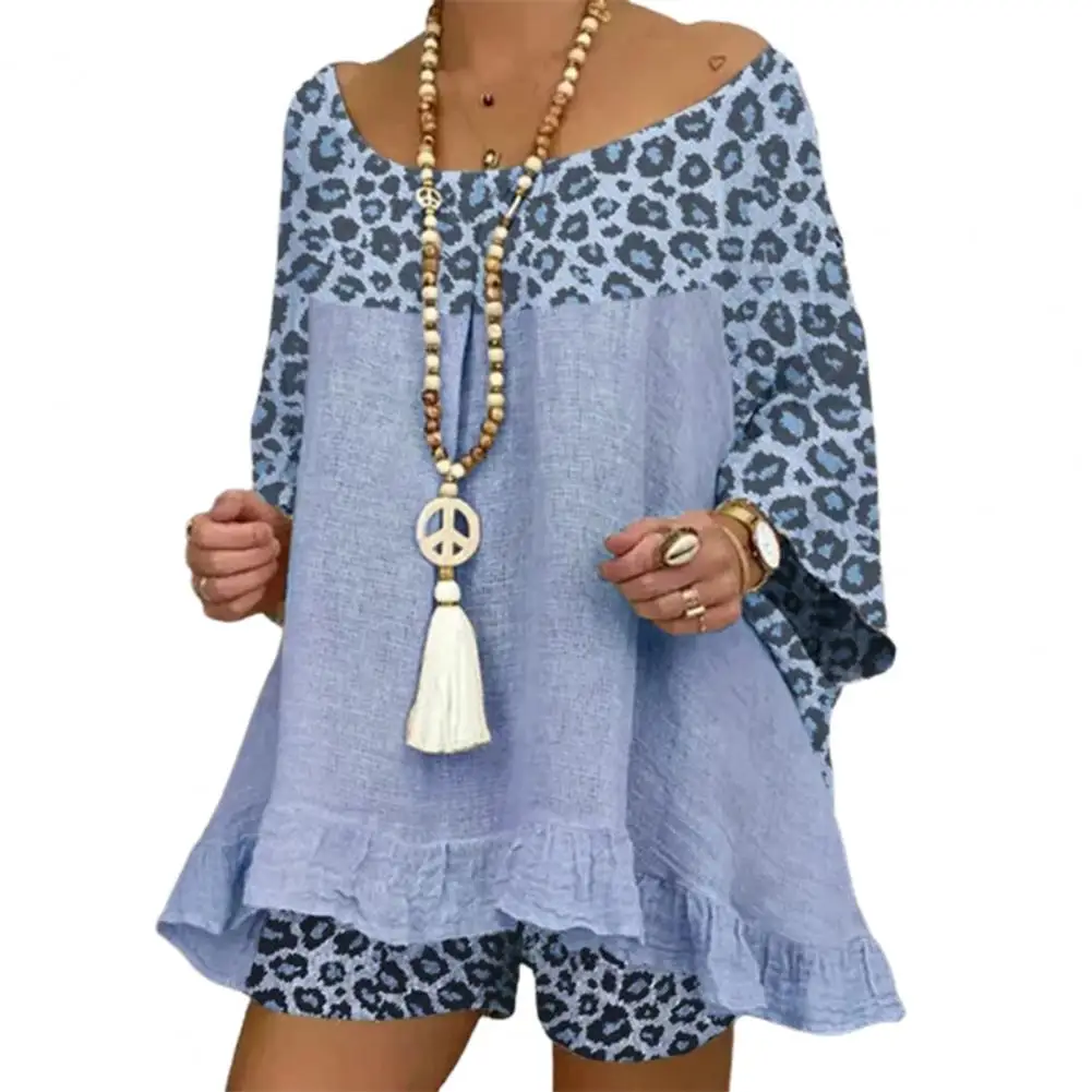 

Удобный комплект из двух предметов: футболка с рукавом 3/4 и шорты с леопардовым принтом