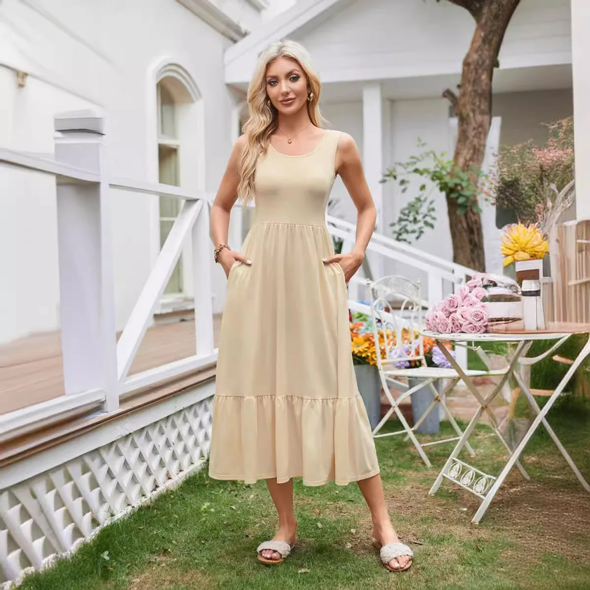 МУЖСКАЯ плиссированное платье без рукавов с карманами и квадратным вырезом для