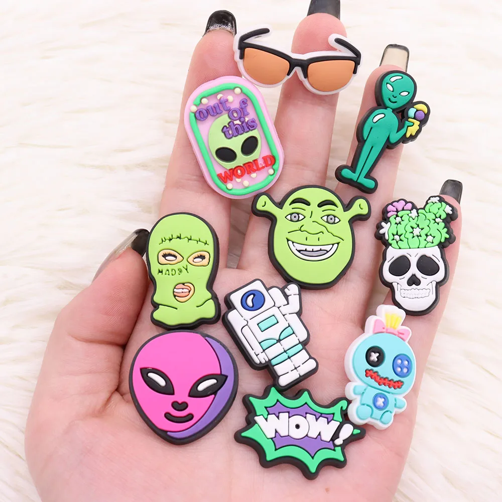 

Mix 50PCS PVC Shoe Charms Out Of This Wow Astronaut Alien Skull Cactus Glasses Buckle Clog Kids Party Xmas Gifts Hole