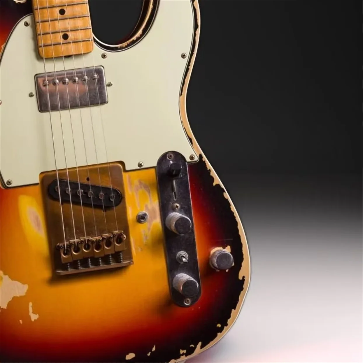 Электрогитара Masterbuilt Andy Summers Tribute Heavy Relic Vintage Sunburst 1961.