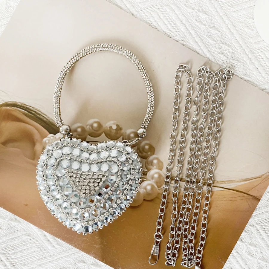 Клатч из стразов с кисточкой и бусинами кошелек в форме сердца защелкой для