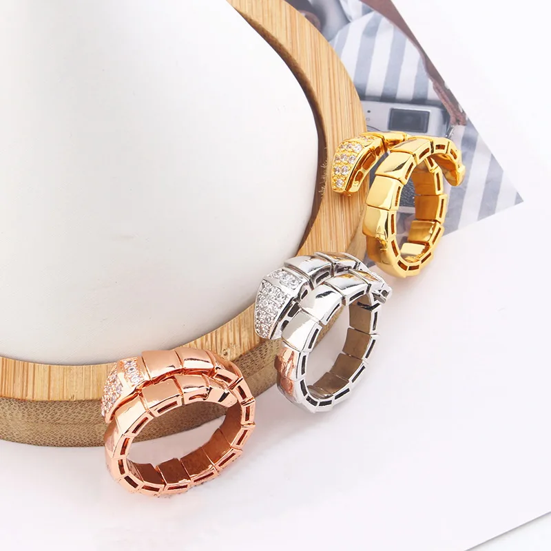 Anillo abierto de diseño europeo y americano para mujer, sortija de diseño de lujo con incrustaciones de circón checo, círculo único, estilo serpiente, chapado en oro