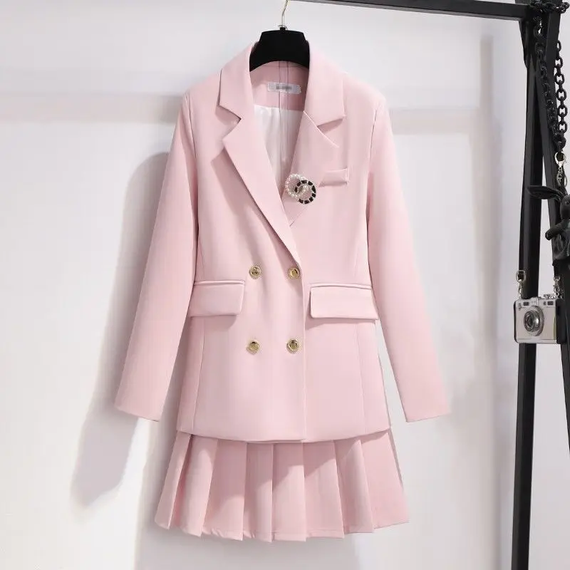 Рисунок 4 - Большой женский весенне-летний костюм