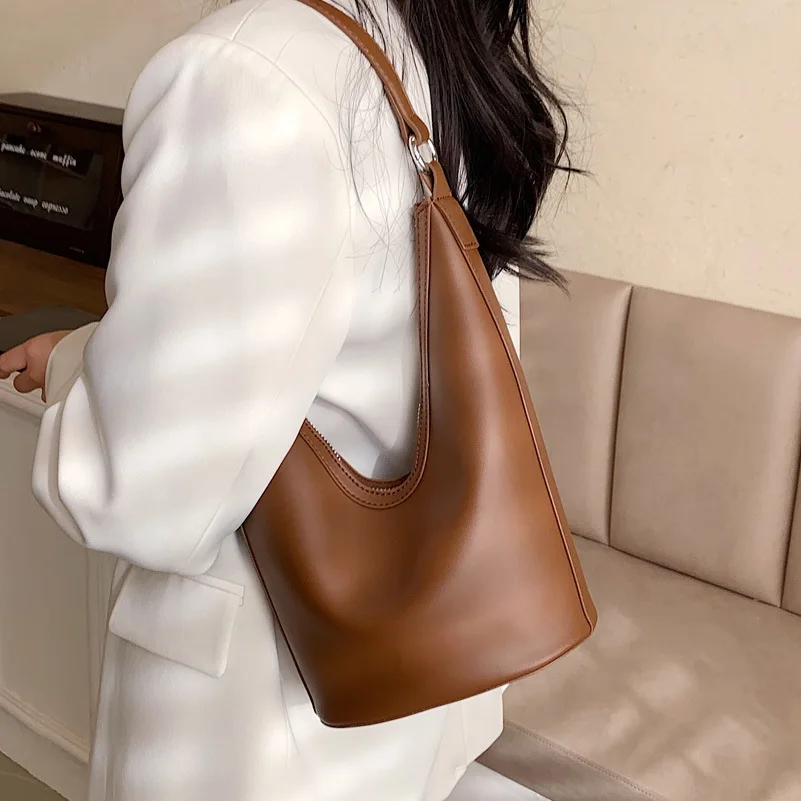 

High Quality Ladies Retro Messenger Bag 2022 New Net Red Shoulder Bag Fashion Handbag Large Hotline Capacity Bucket Bag Women