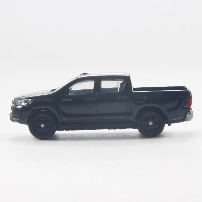 Модель спортивного гоночного автомобиля Takara Tomy Tomica #67 Toyota Hilux игрушка в подарок