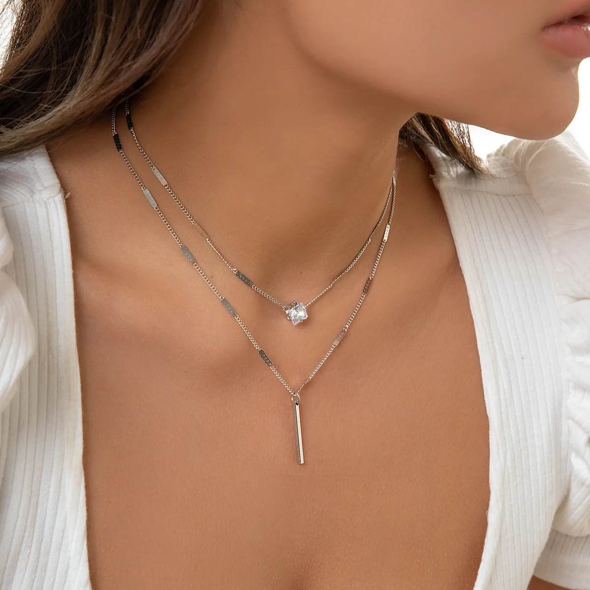 Jewelry fashion metal wind Joker double pendant simple temperament drops love rhinestone necklace.