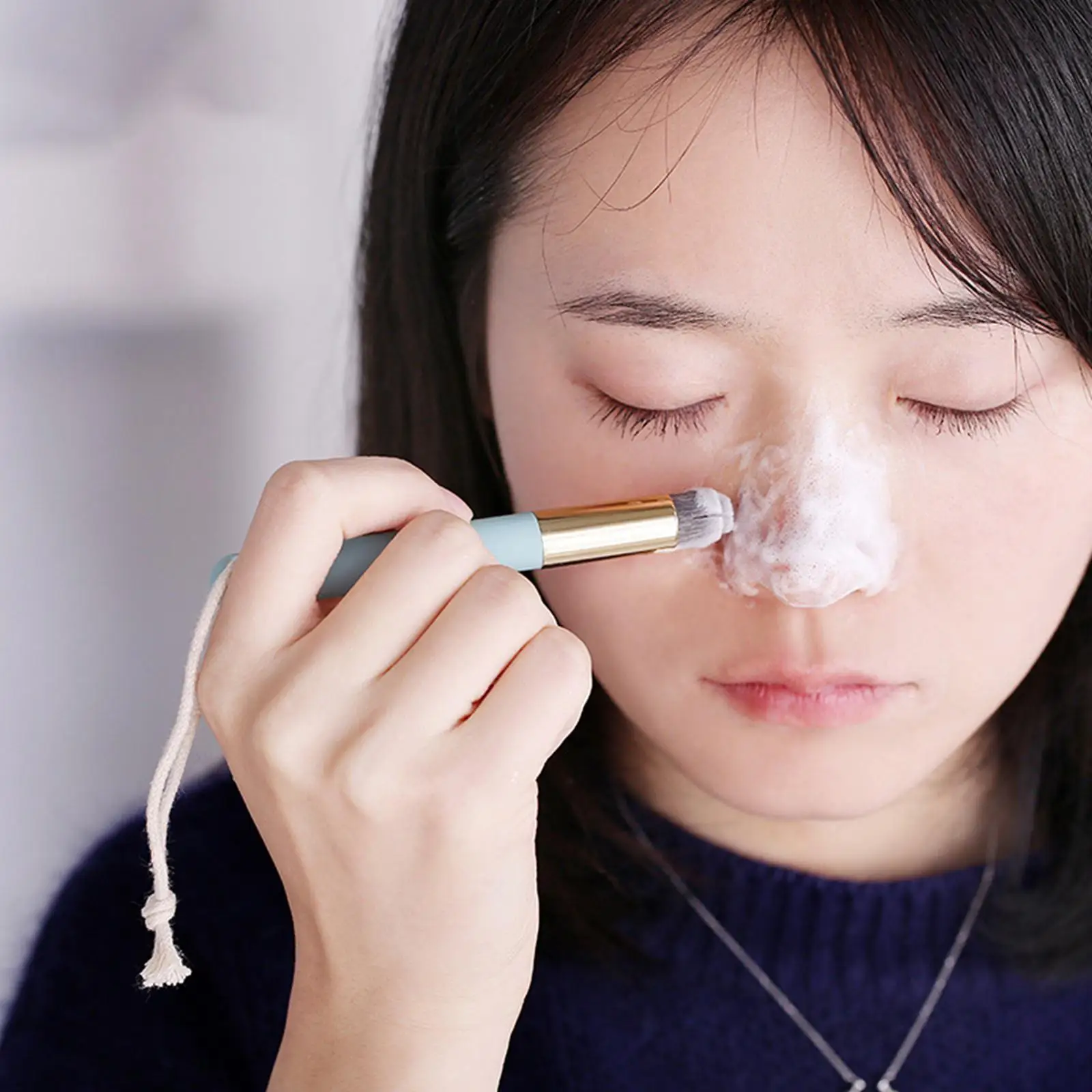 

Инструмент для глубокой чистки бровей