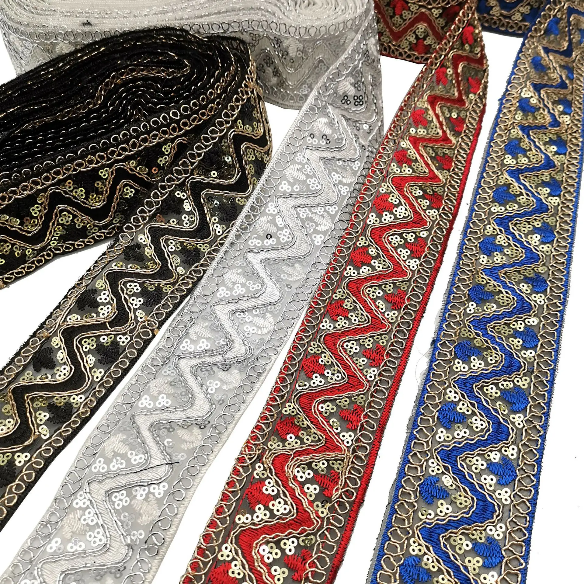 

Аксессуары для одежды с вышивкой в этническом стиле