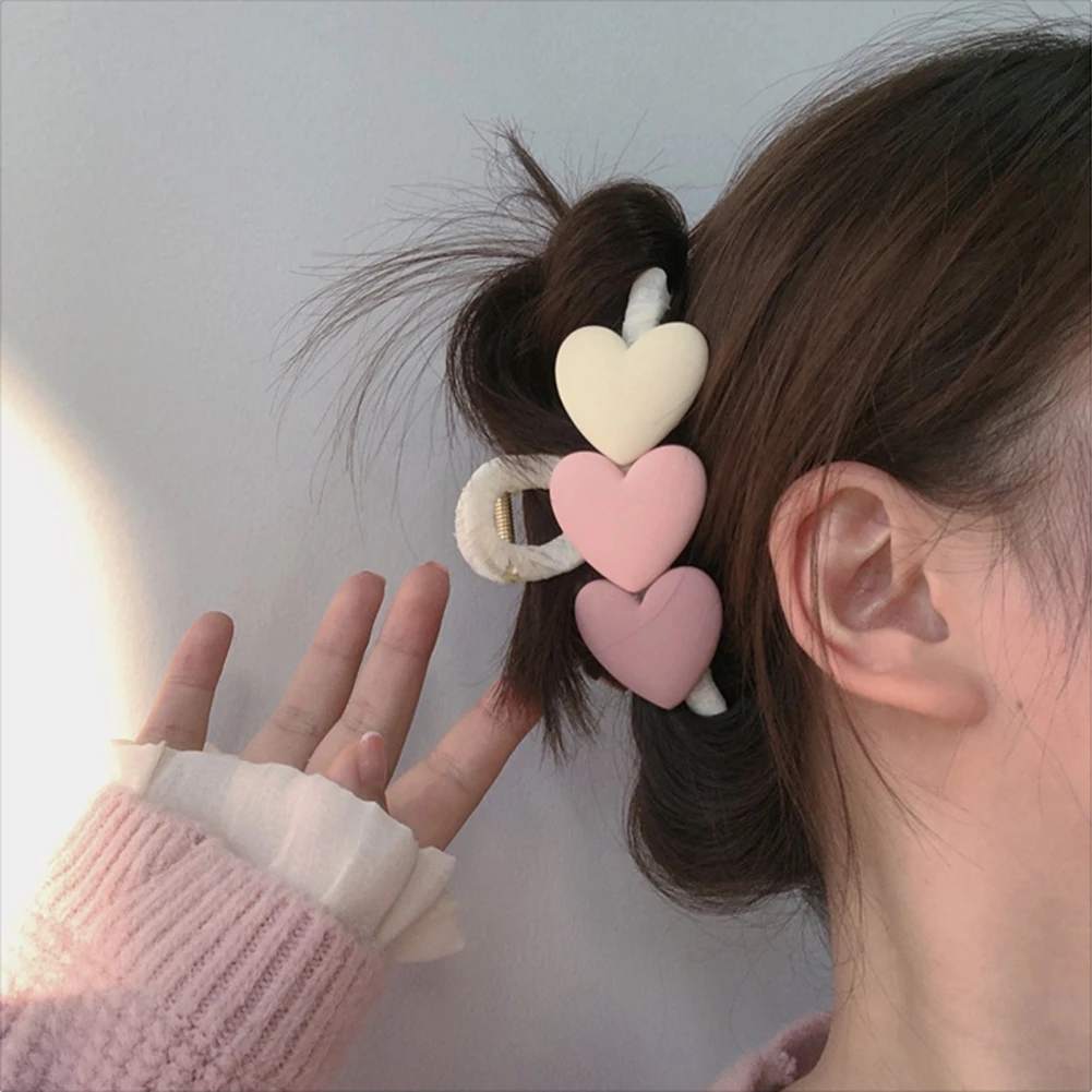 

2022 Women Elegant Heart Simple Hair Claws Sweet Hair Decorate Back Hair Hold Teeth Hairpins Hair Clips Fashion Hair Accessories