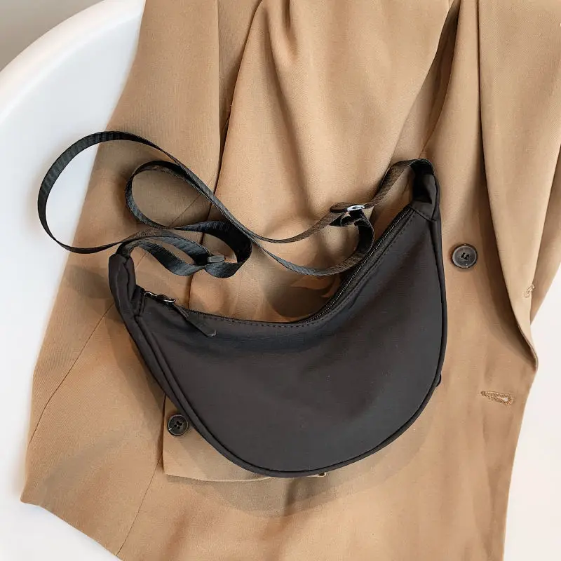 

Nylon crossbody bag female 2022 new tide dumpling bag lightweight satchel underarm bag all-match single shoulder canvas bag