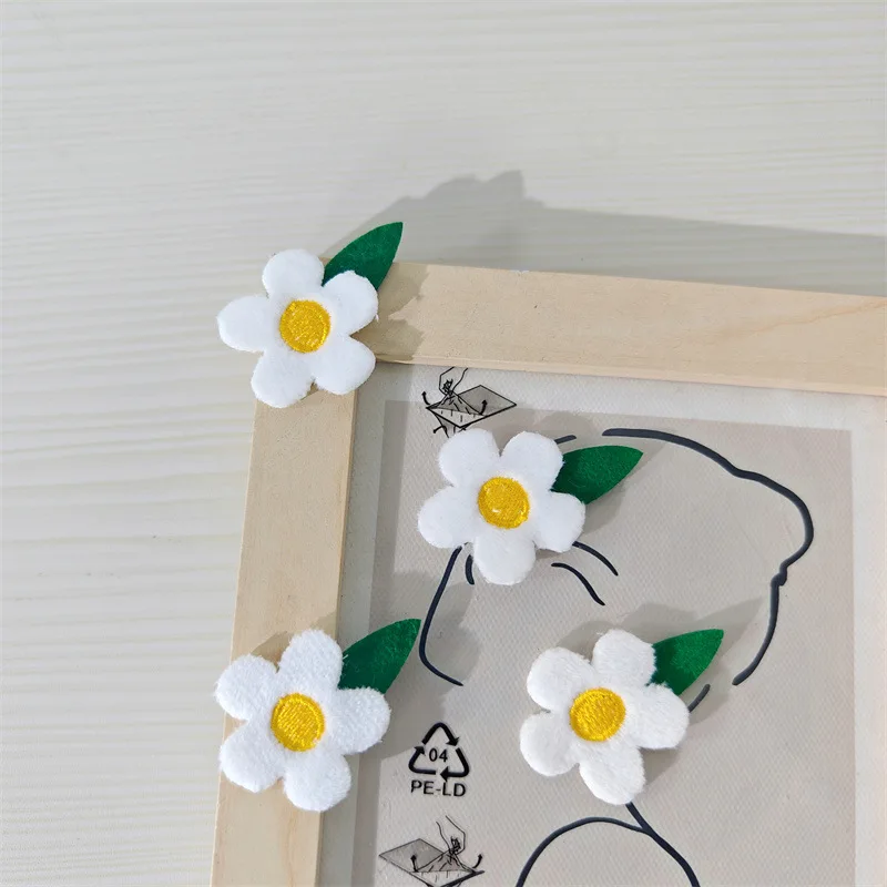 10 шт. Симпатичные хлопковые плюшевые нашивки в виде клубники аксессуары брошь