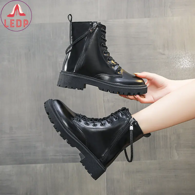 

2022 New Boots Female Handsome Round Head Motorcycle Riding Boots Female Short Boots Female Spring Autumn Boots Platform Boots