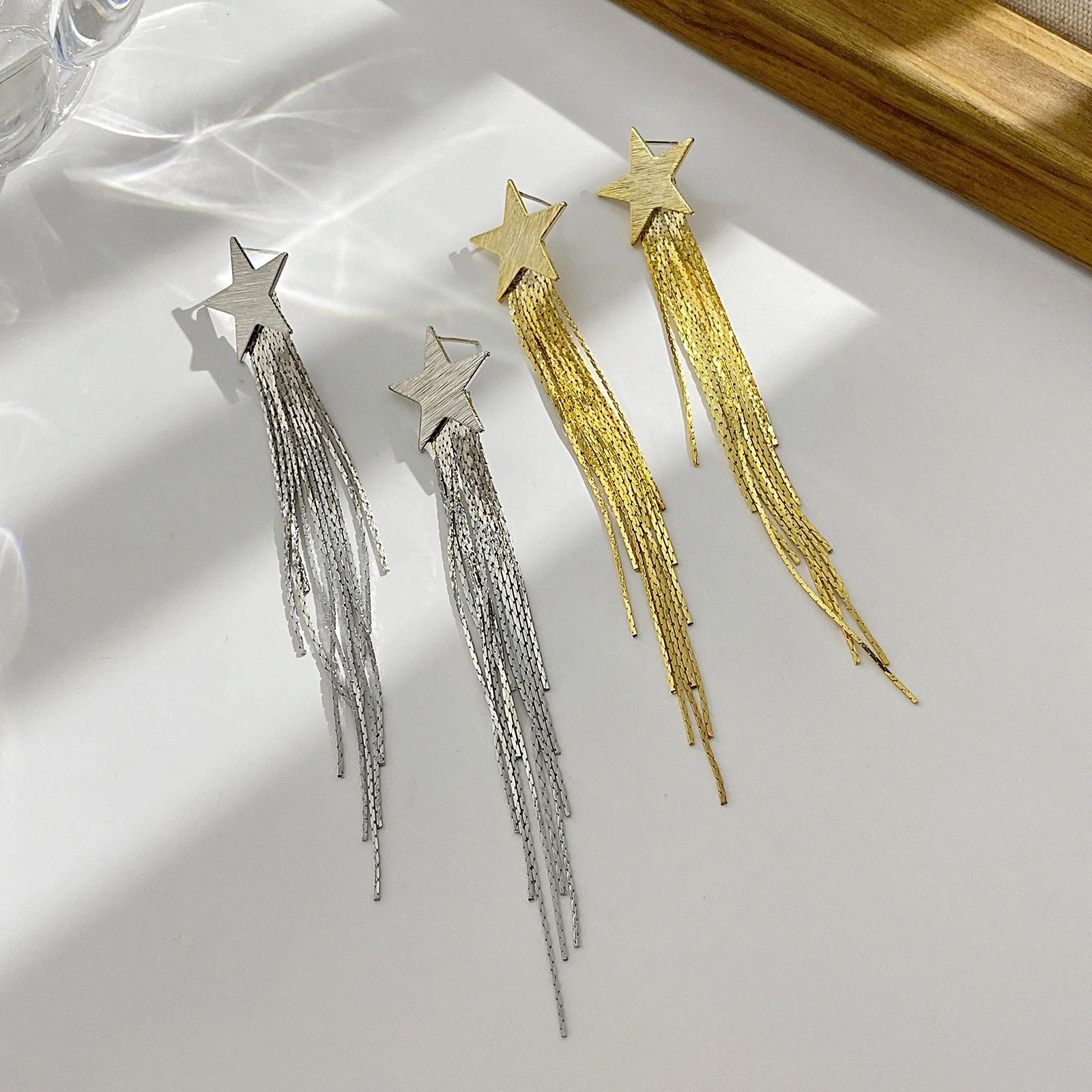 Бесплатная доставка элегантные металлические длинные серьги-кисточки со