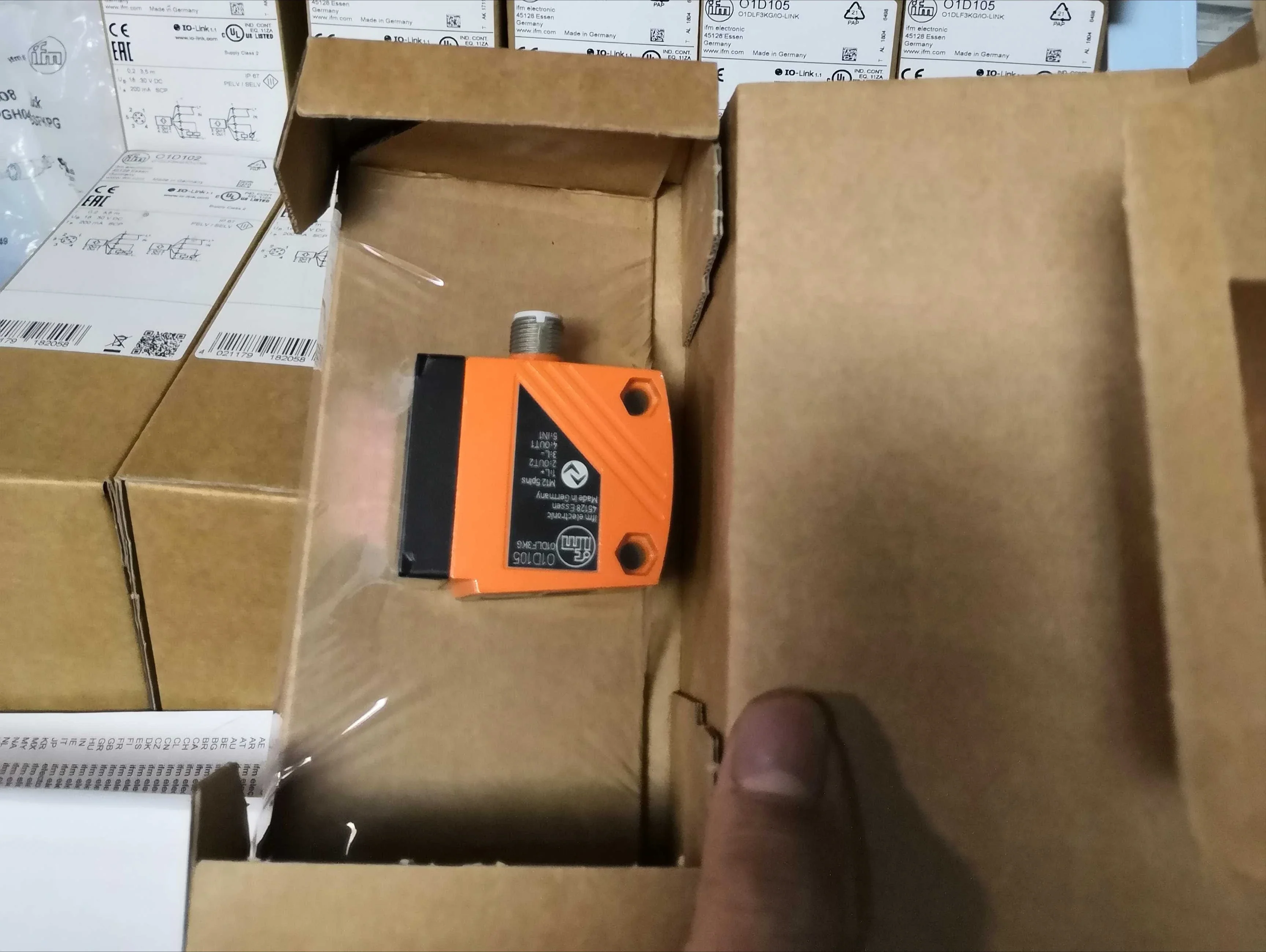 O1D100 O1DLF3KG/IO-LINK IFM фотоэлектрический датчик расстояния новые оригинальные лазерные