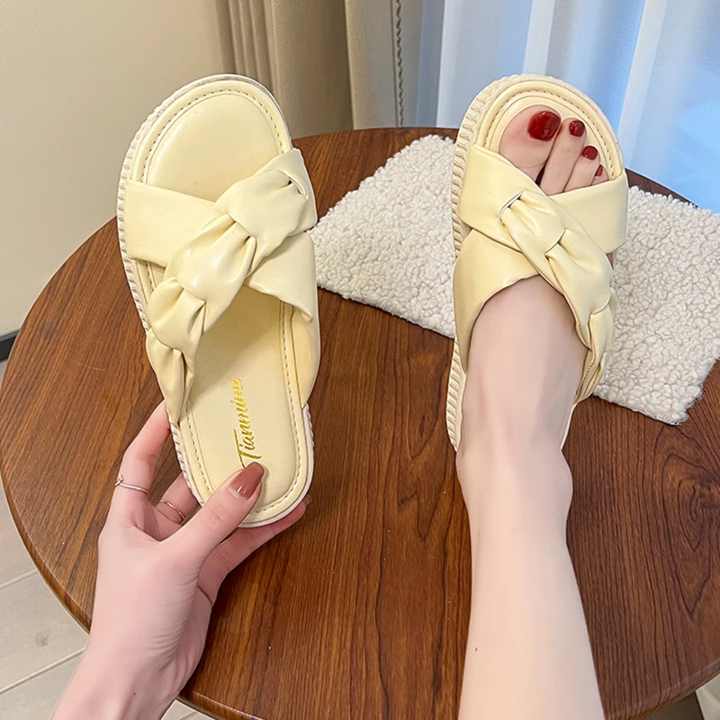 

Шлепанцы женские повседневные на платформе, сланцы для пляжа, роскошная обувь на среднем каблуке, плиссированные, из ПУ кожи, без застежки, 2023