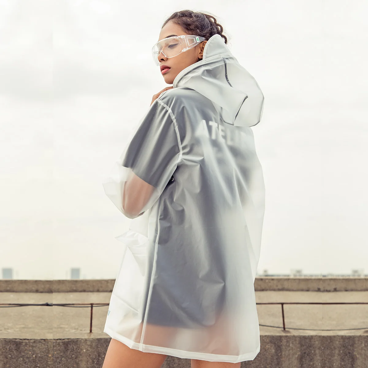 Рисунок 5 - Многоразовая непродуваемая ветровка для женщин