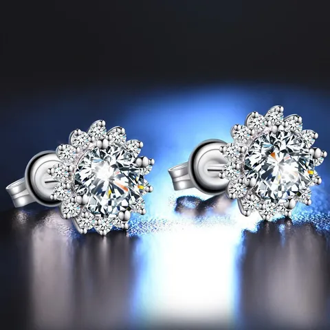 Женские серьги-гвоздики из серебра 925 пробы с бриллиантами