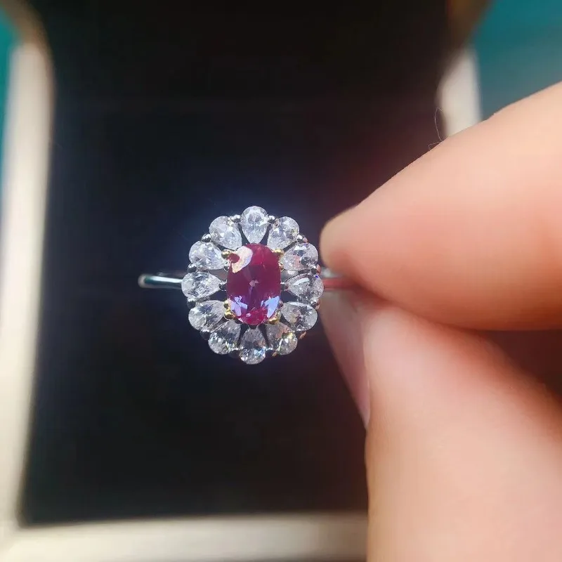 Женское кольцо из серебра 925 пробы с Александровым камнем