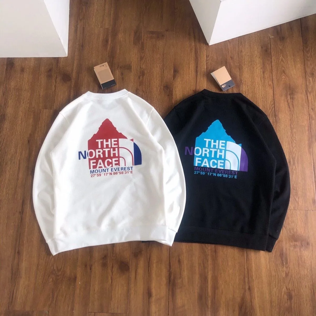 

New Spring and Autumn North Mountain Wind Color Printing Round Neck Sweater Terry Pullover Men and Women Couples High Quality