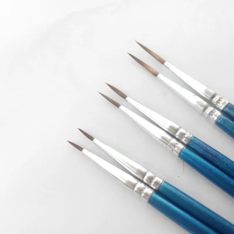 Кисточка белочка 6. Кисточка острая. Кисти для акварели winsor newton. Artkisti кисть с заостренным концом. Кисти для масляных красок.