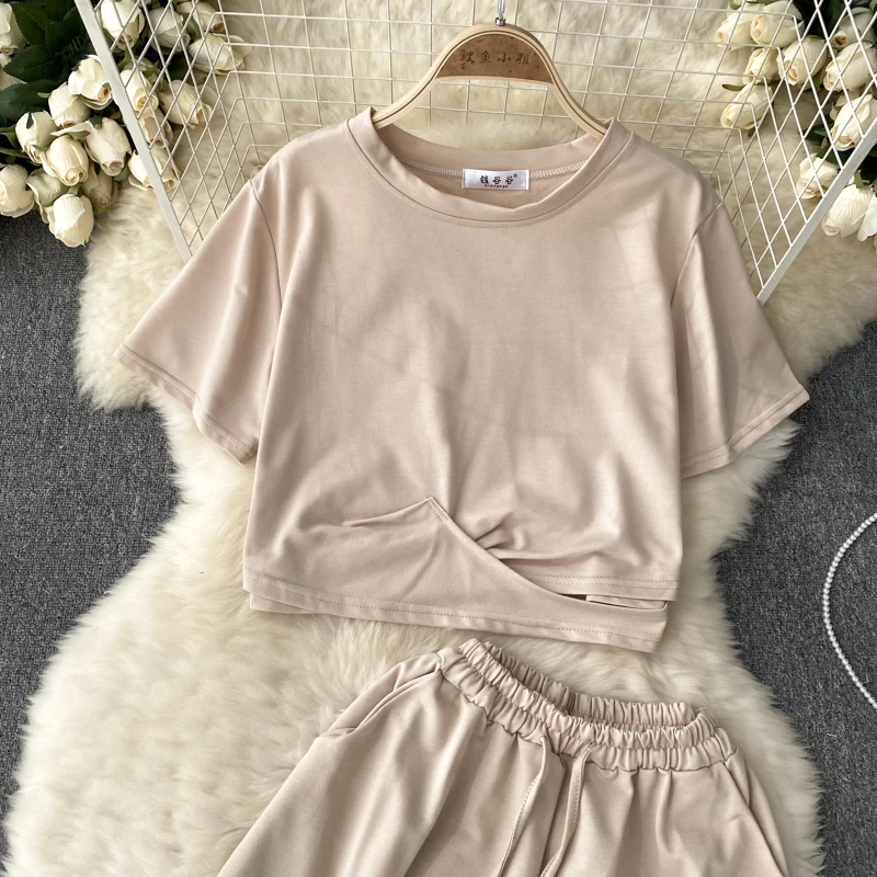 

Spicy Girls Academy Fashion Set Women's Summer Minimalist Solid Color Loose T-shirt and Casual Elastic Waist Wide Leg Shorts