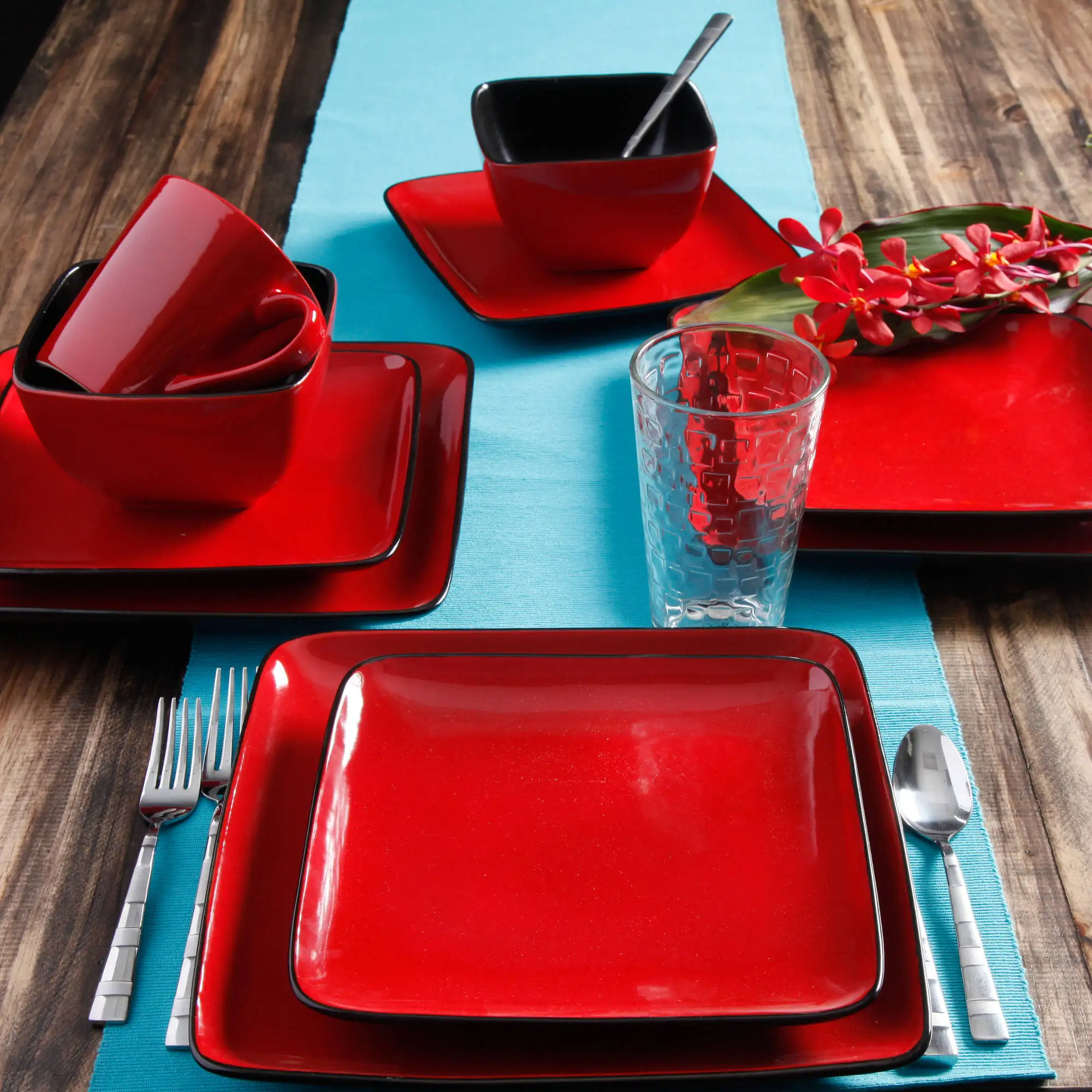 Купить красную посуду. Stoneware Dinnerware Set посуда. Красная посуда для кухни. Квадратная посуда. Посуда для ресторанов красного цвета.