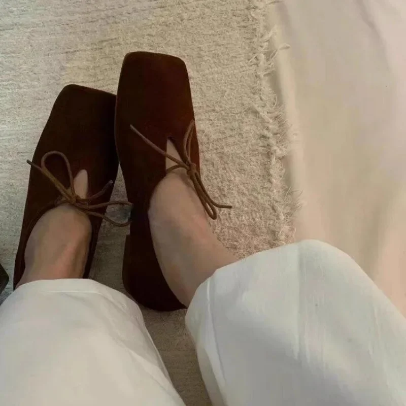 Женские лоферы в стиле ретро замшевые туфли на плоской подошве с квадратным