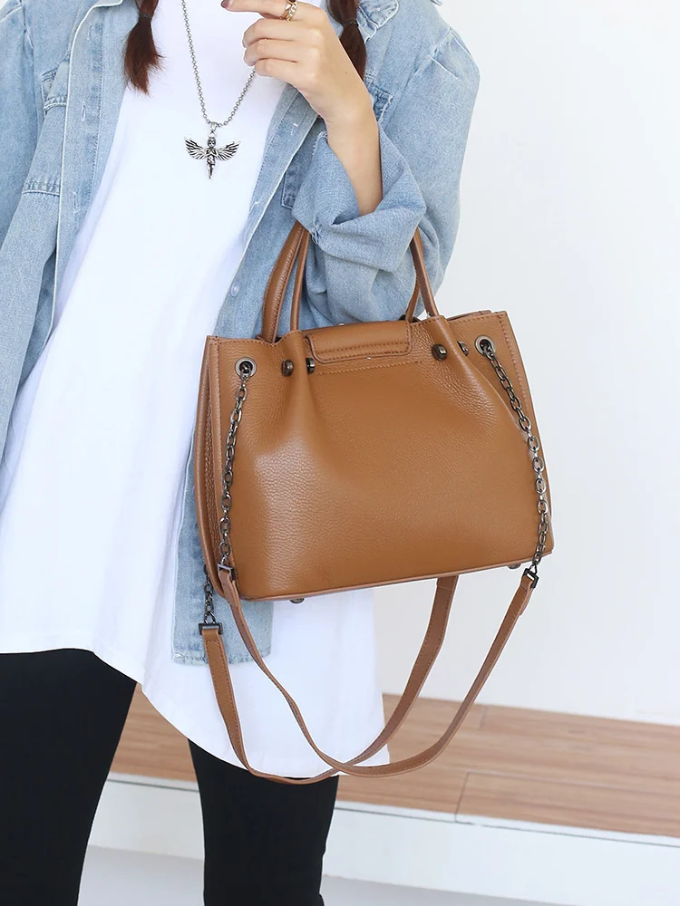 

Женская сумка из натуральной воловьей кожи, с цепочкой