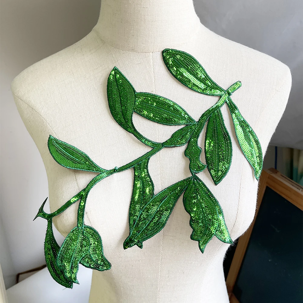 Зеленый лист ветка блестки утюг на нашивке аппликация своими руками одежда