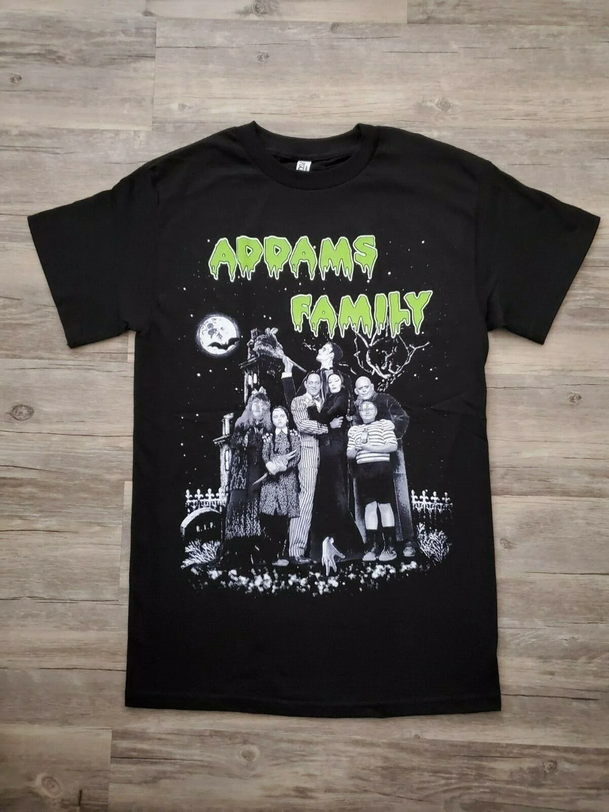 

NEW ADAMS FAMILY GREEN LETTERS FAMILY PORTRAIT RETRO T SHIRT