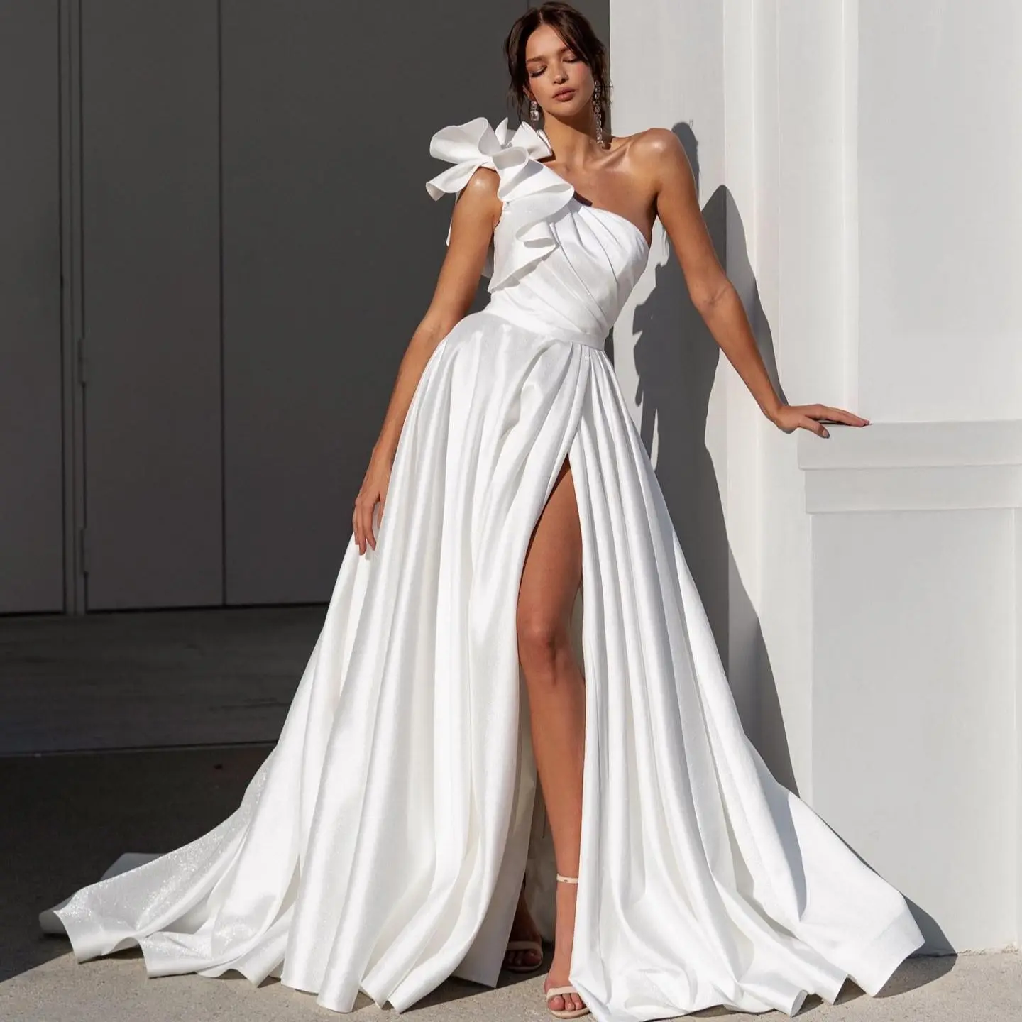 

Женское атласное свадебное платье It's yiiya, Черное длинное платье на одно плечо без рукавов с высоким разрезом и оборками на лето 2019