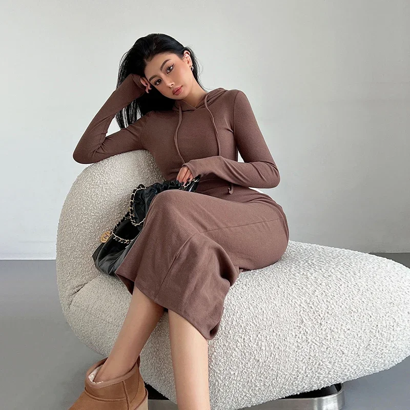 Платье миди с капюшоном женское однотонное повседневное уличное платье запахом