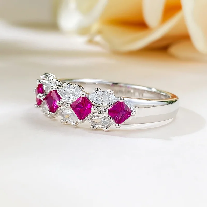 Женское кольцо из серебра 2023 пробы с искусственным Рубином