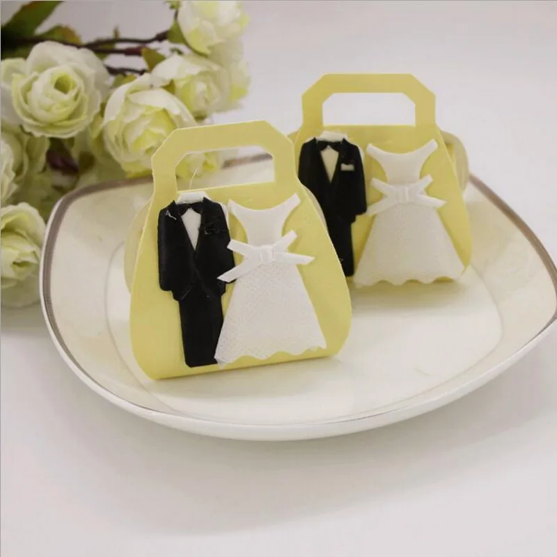 

24PCS Creative Wedding Candy Box With Non-Woven Wedding Dress Bride and Groom Accessories Handbag Design Favor Bag Bridal Shower