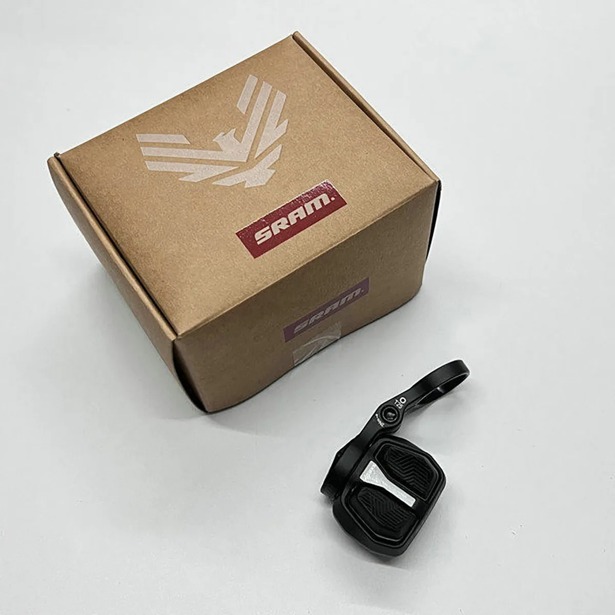 Фото Контроллер SRAM AXS POD Ultimate L/R: Абсолютно новый дизайн с двумя кнопками Click & Fire для улучшенного велоспорта №4