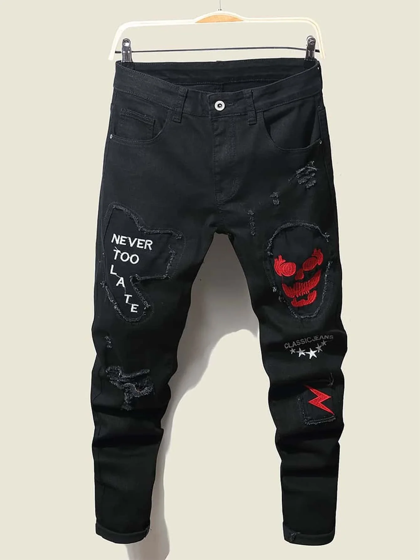 

Men Slogan & Skull Embroidery Raw Cut Skinny Jeans