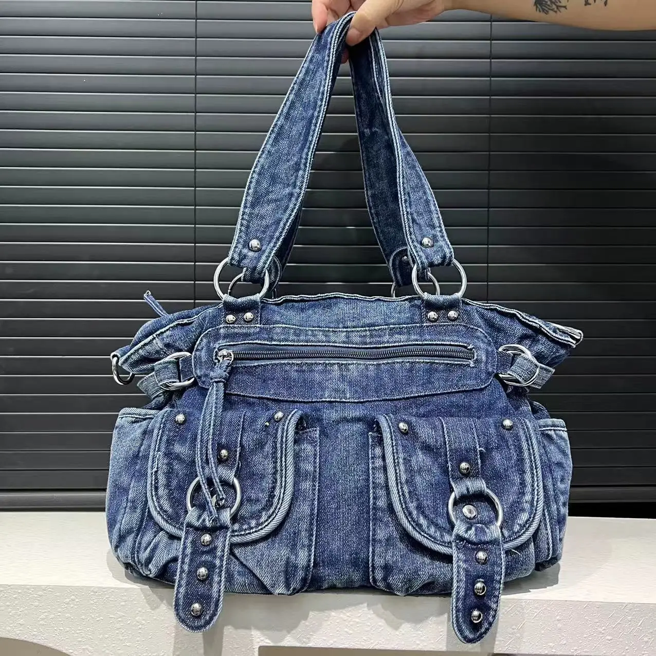 Женская модная джинсовая сумка из потертого денима с несколькими карманами и