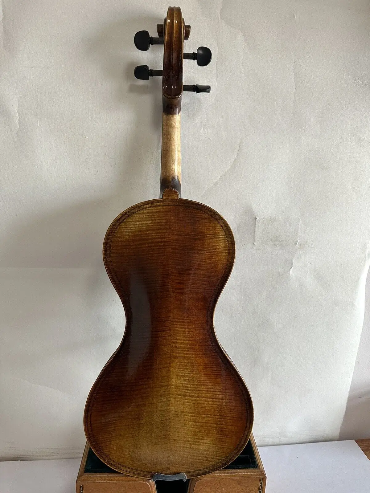 

4/4 violin Solid flamed maple back Old spruce top hand carved K3127