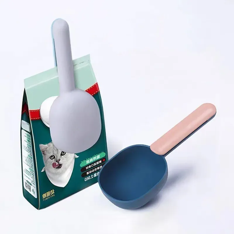

Pet Feeding Spoon Food Grade Plastic Multi-functional Food Shovel Pet Food Spoon Cat Food Spoon with Sealing Clip Pet Supplies
