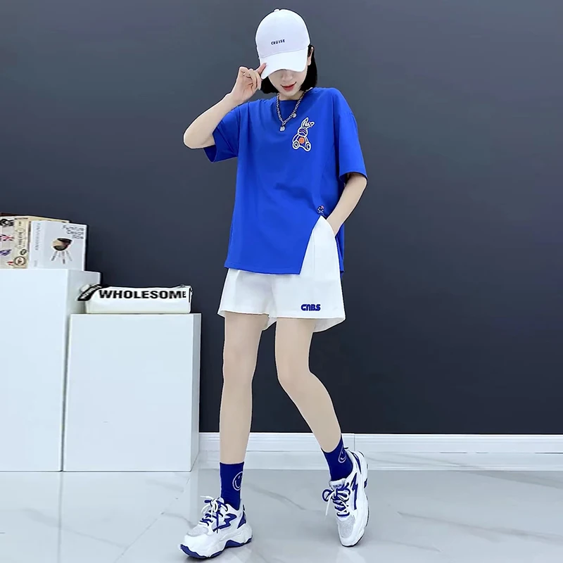 

Женский спортивный костюм из двух предметов, Повседневная Свободная футболка с коротким рукавом и разрезом и шорты с принтом, модная уличная одежда на лето