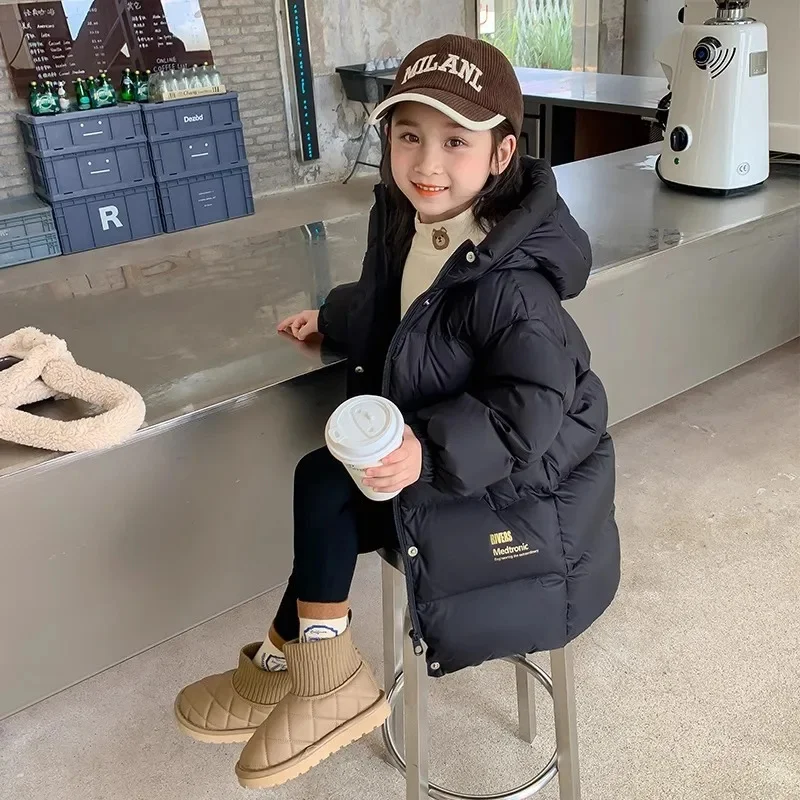 Зимние теплые длинные куртки на хлопковой подкладке с капюшоном и молнией для